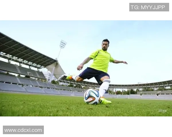 足球明星华丽换装瞬间展现多重魅力与风格的精彩时刻